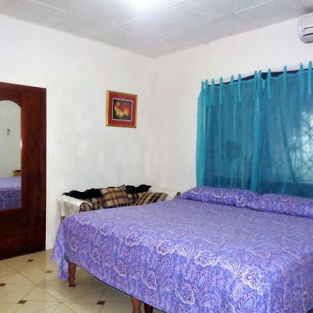 Yard Style Hotel Кингстън Екстериор снимка