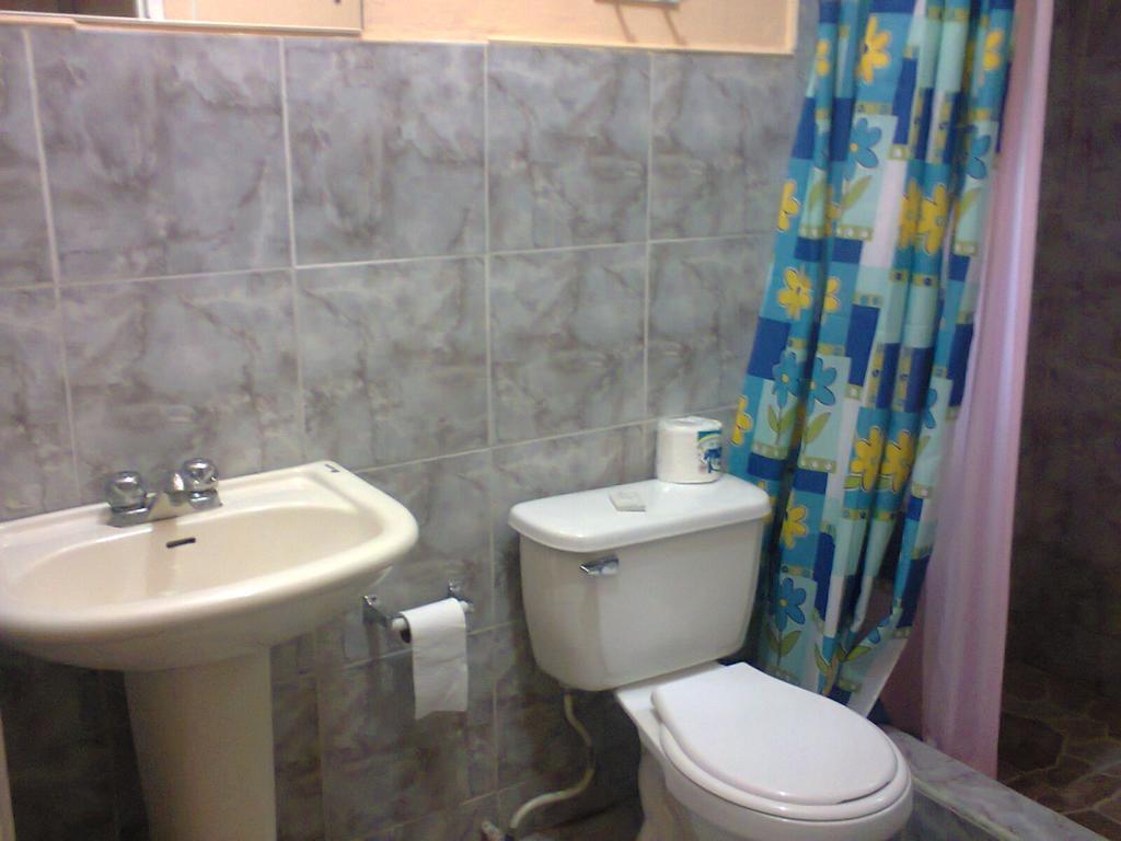 Yard Style Hotel Кингстън Стая снимка