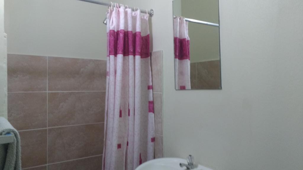 Yard Style Hotel Кингстън Екстериор снимка