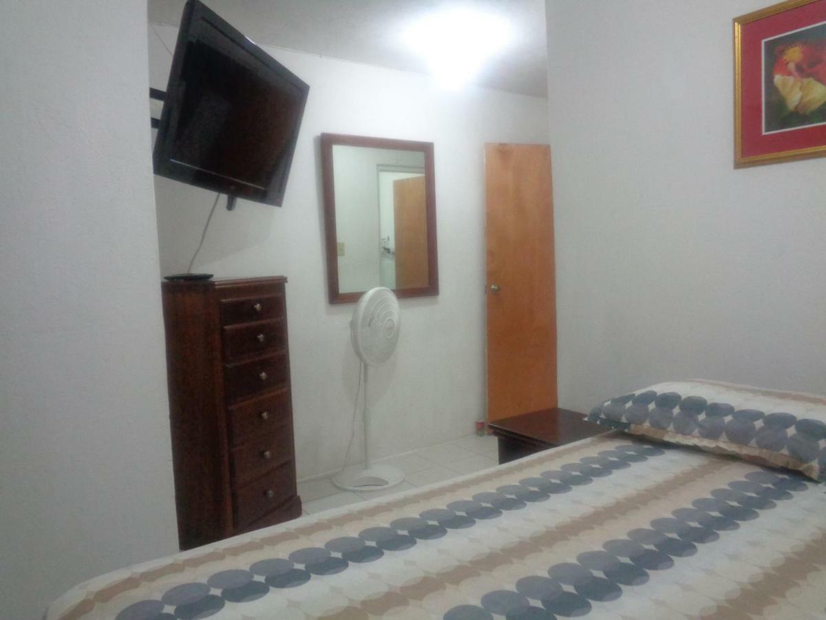 Yard Style Hotel Кингстън Стая снимка
