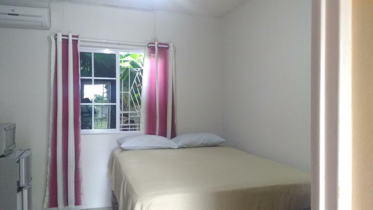 Yard Style Hotel Кингстън Екстериор снимка