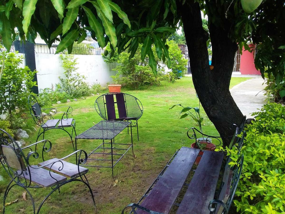 Yard Style Hotel Кингстън Екстериор снимка