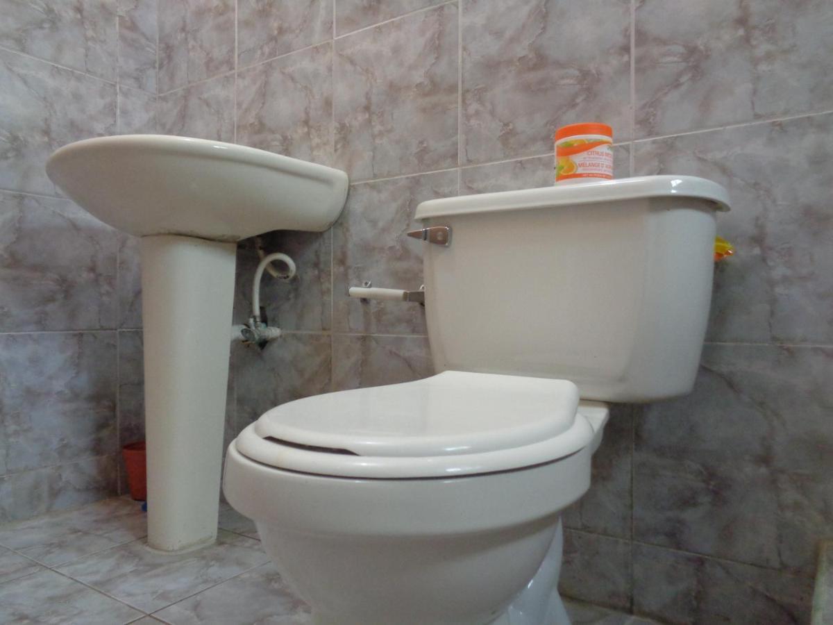 Yard Style Hotel Кингстън Стая снимка